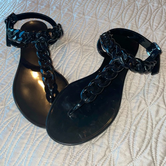 •Guess black sandals - Picture 1 of 5